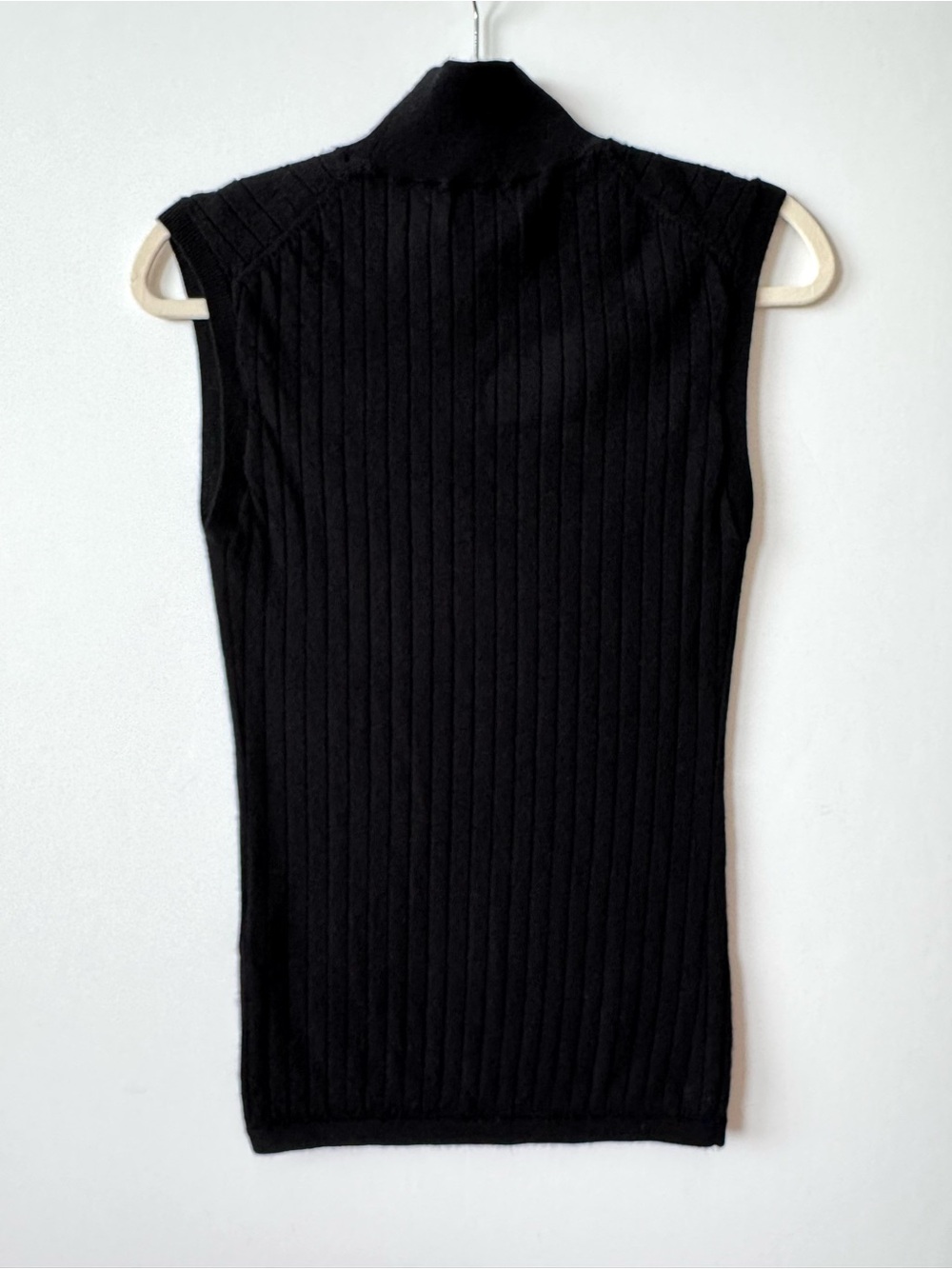 Banana Republic ribbed merino wool sleeveless sweater - Picture 6 of 7